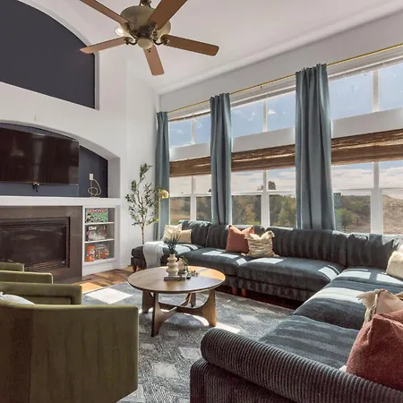 Centrally Located 5Bd - Games, Bbq & Firepit Patio